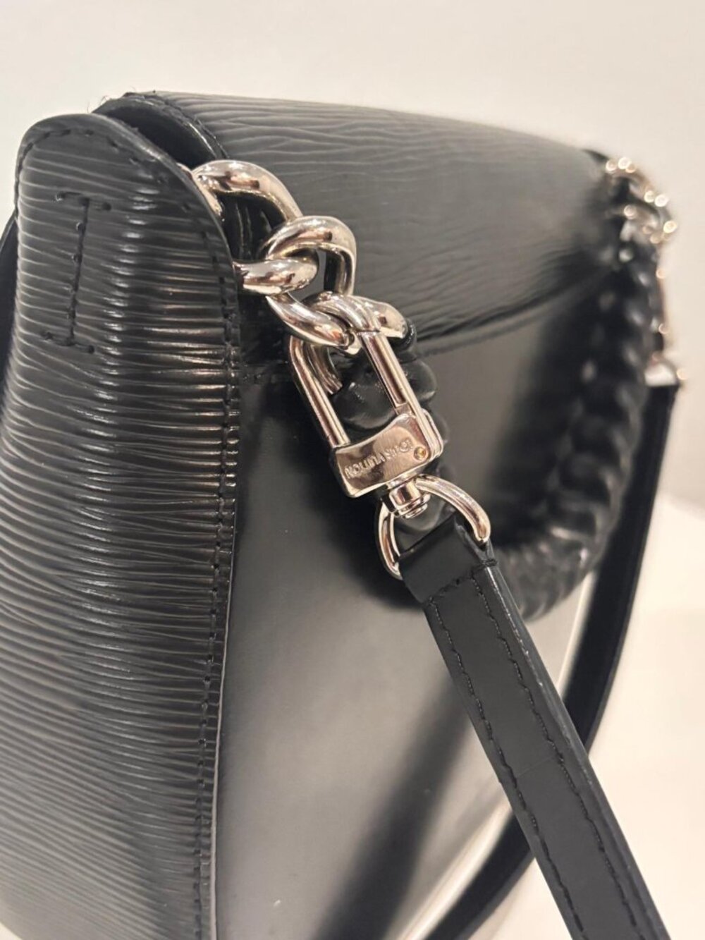 Louis Vuitton Luna Epi Leather Black with strap - Picture 9 of 11